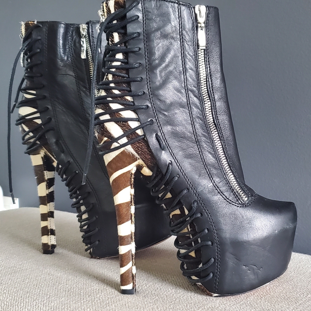 Womens Zebra Print Stiilletto Heels Size 7 Suspend Bakers 6"With Lace Up Heel